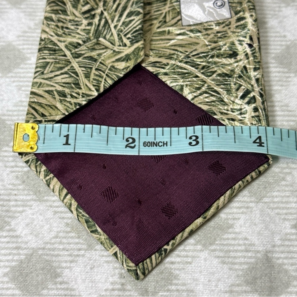 Vintage 1993 Silk Tie Wolf Graphic Endangered Species Made in USA Taking A Break - Picture 6 of 7
